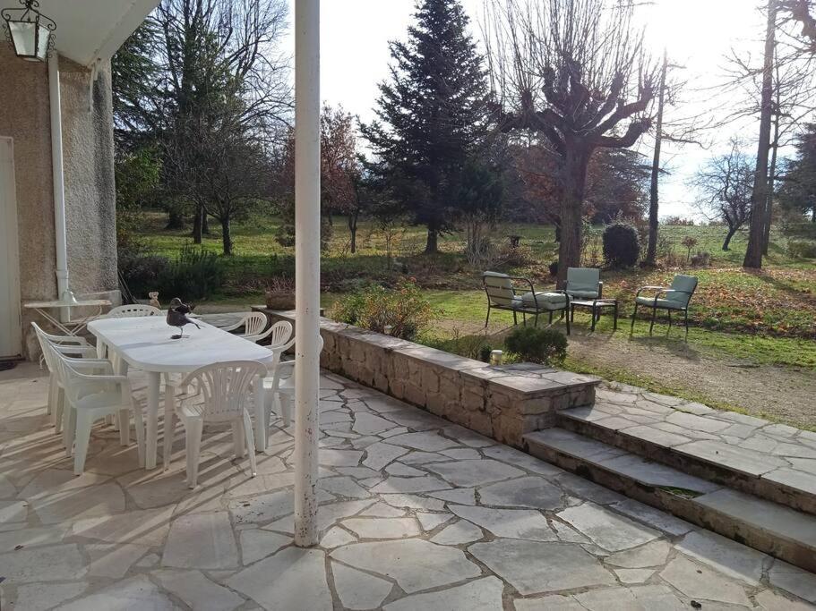 Maison Calme Avec Piscine Entouree De Son Parc Quintenas Luaran gambar