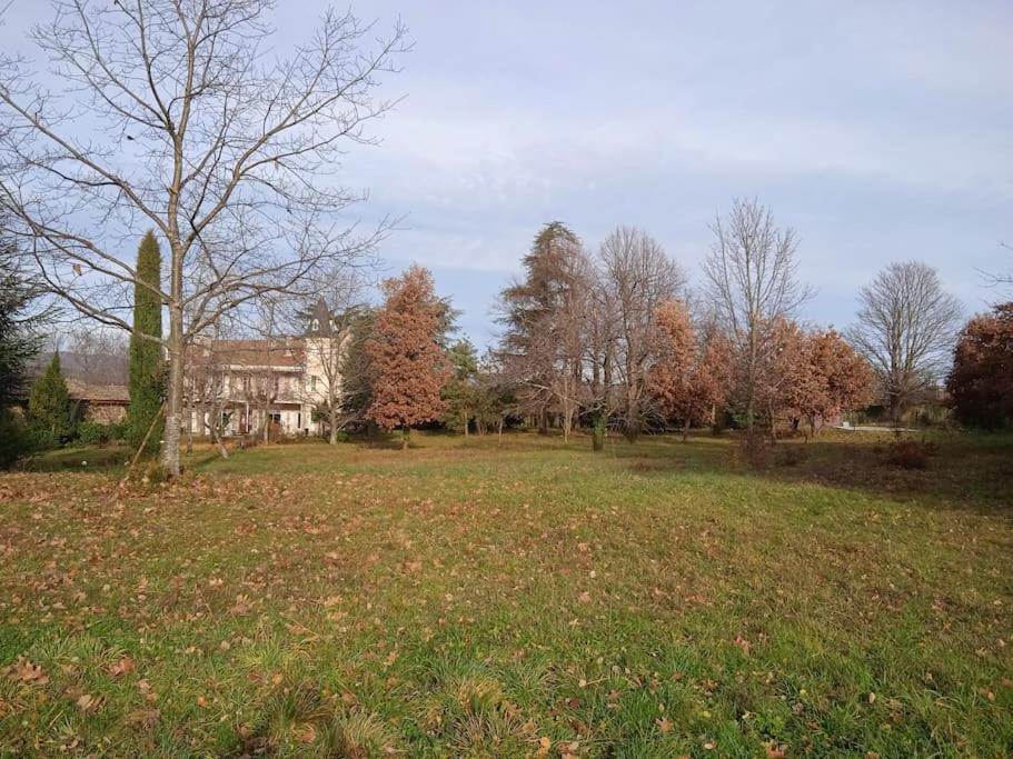 Maison Calme Avec Piscine Entouree De Son Parc Quintenas Luaran gambar