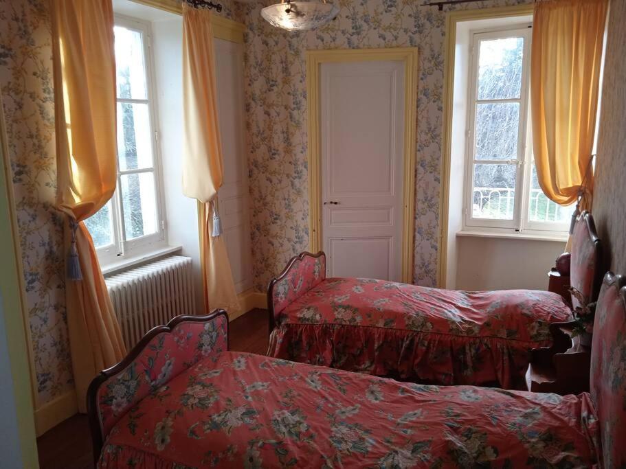 Maison Calme Avec Piscine Entouree De Son Parc Quintenas Luaran gambar