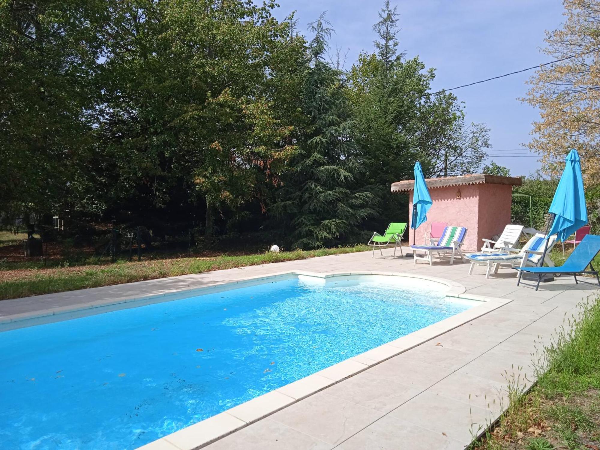 Maison Calme Avec Piscine Entouree De Son Parc Quintenas Luaran gambar