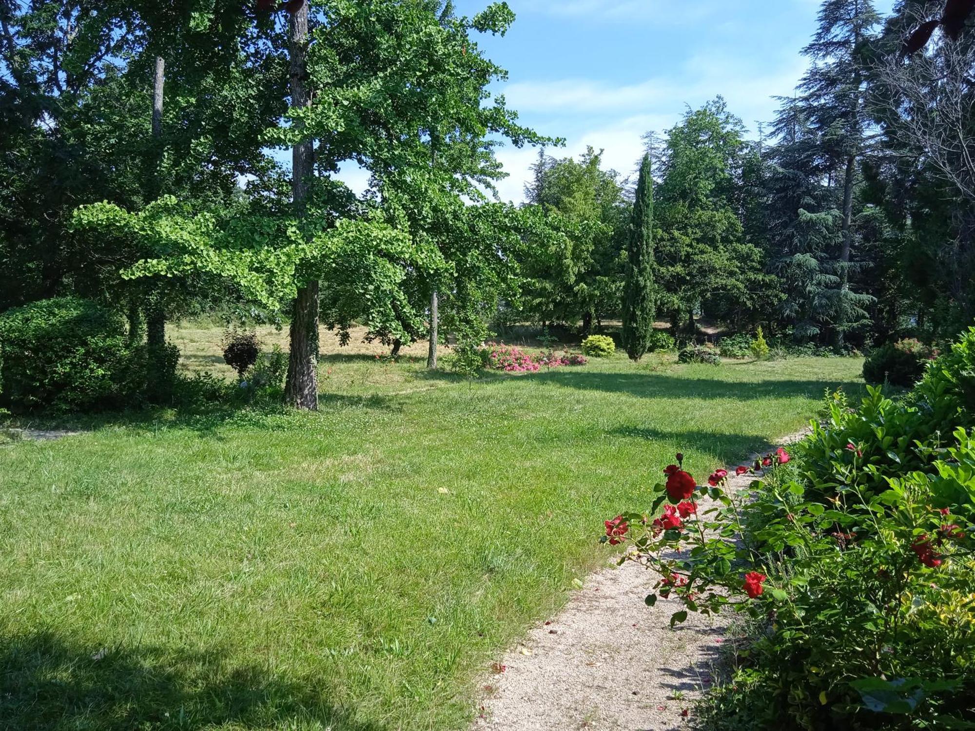 Maison Calme Avec Piscine Entouree De Son Parc Quintenas Luaran gambar